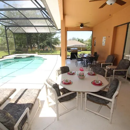 Large 5 Bed Pool Home With Excellent Privacy
